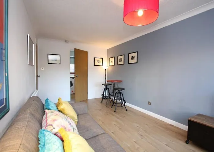 Bijou Merchant With Parking *