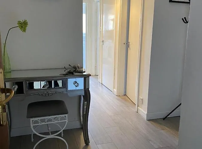 2 Bedroom At Secc Hydro Free Parking アパート