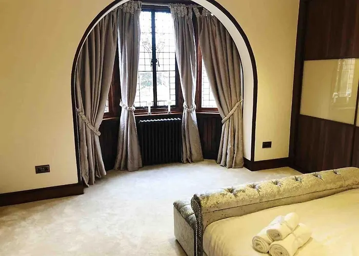 Beautiful 4-bed In Holiday home Glasgow