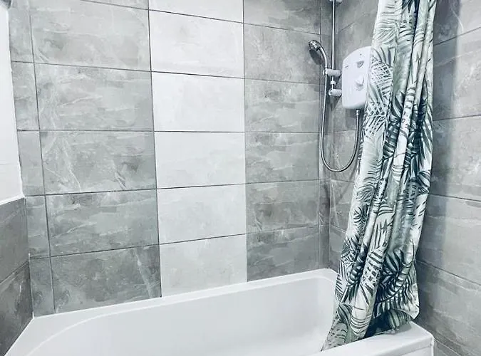 Bijou Merchant With Parking