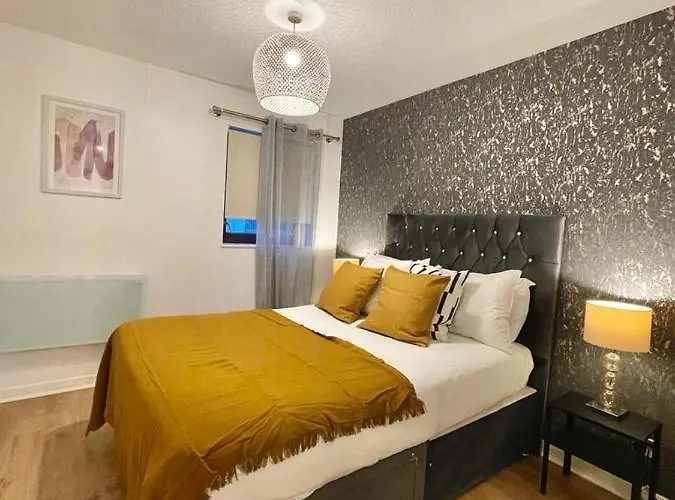 Bijou Merchant With Parking