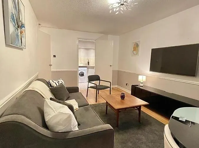 Bijou Merchant With Parking * グラスゴー