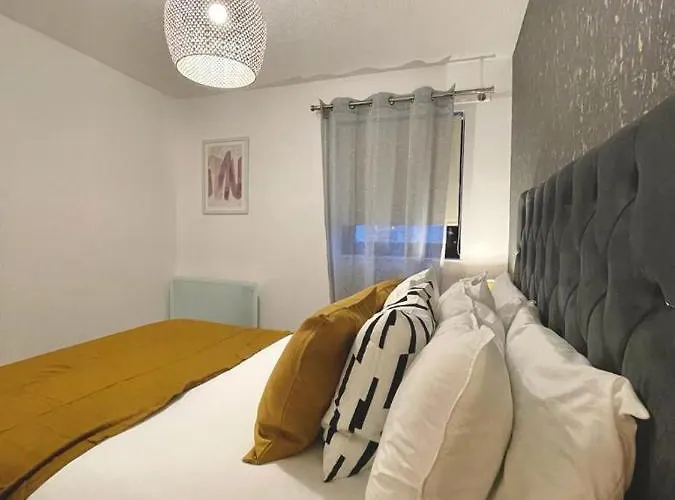 Bijou Merchant With Parking *