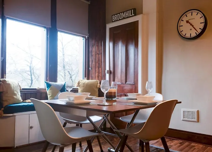 Beautiful, Traditional 2 Bed Flat W Free Parking - Pass The Keys *