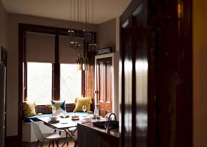 Beautiful, Traditional 2 Bed Flat W Free Parking - Pass The Keys Γλασκώβη