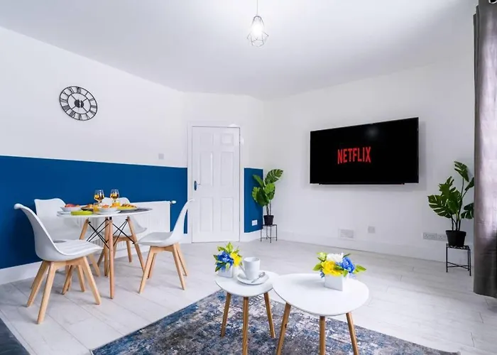 Lägenhet Cheerful 2 Bedroom Homely Apartment, Sleeps 4 Guest Comfy, 1x Double Bed, 2x Single Beds, Free Parking, Free Wifi, Suitable For Business, Leisure Guest, Contractors, Qe Hospital, Glasgow, Near Airport & Centre, Perfect For Common Wealth Games 20