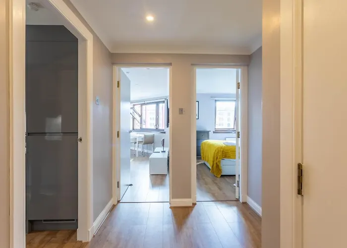 Stunning 1 Bed Merchant With Parking Appartement *