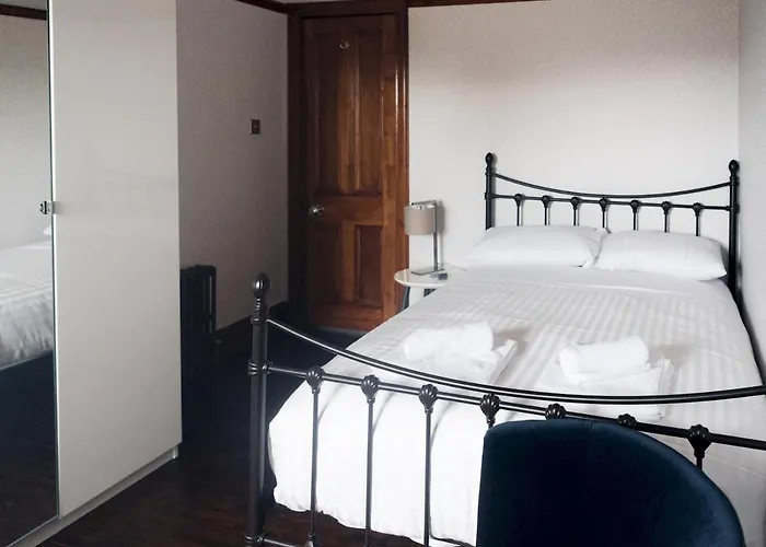 Beautiful, Traditional 2 Bed Flat W Free Parking - Pass The Keys