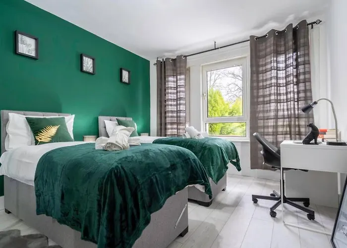 Cheerful Homely Apartment: Cozy Near Airport Glasgow