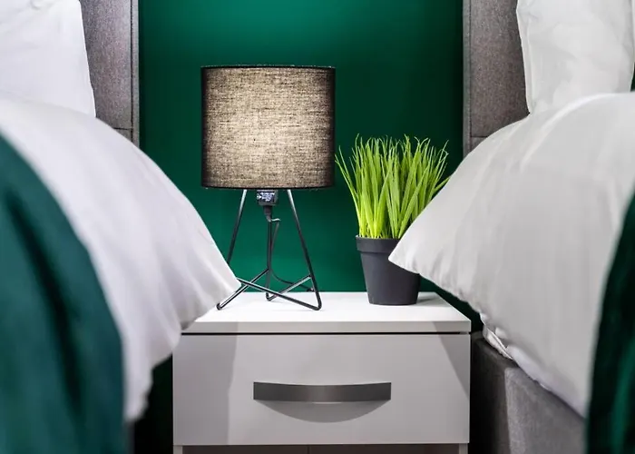 Cheerful Homely Apartment: Cozy Near Airport Glasgow