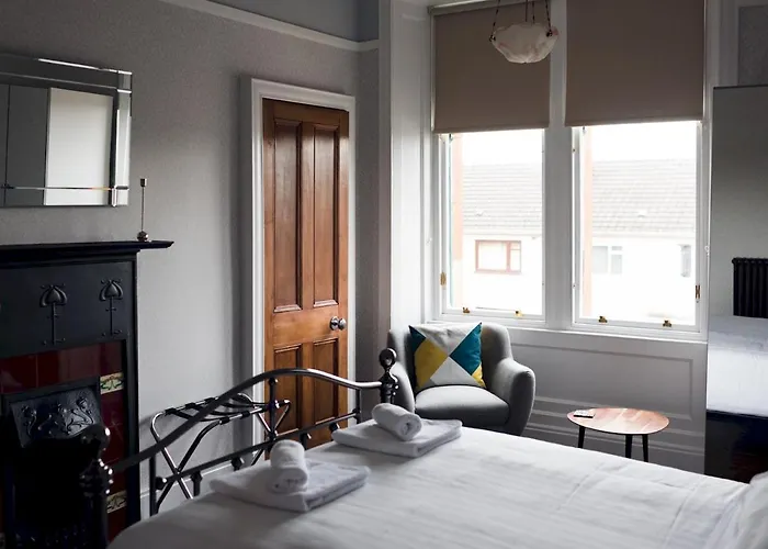 Beautiful, Traditional 2 Bed Flat W Free Parking - Pass The Keys グラスゴー