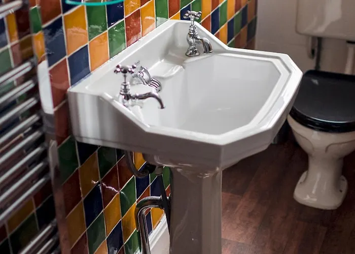 Beautiful, Traditional 2 Bed Flat W Free Parking - Pass The Keys Appartamento Glasgow