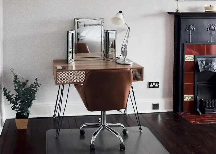 Apartment Beautiful, Traditional 2 Bed Flat W Free Parking - Pass The Keys *