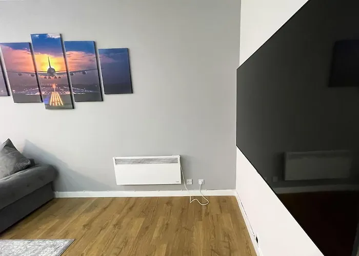 Exquisite 2br Flat Near Train Station Apartment *