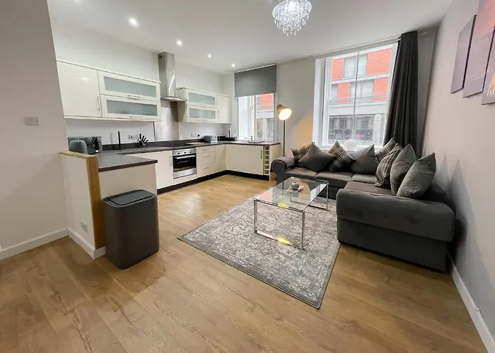 Exquisite 2br Flat Near Train Station Apartment *