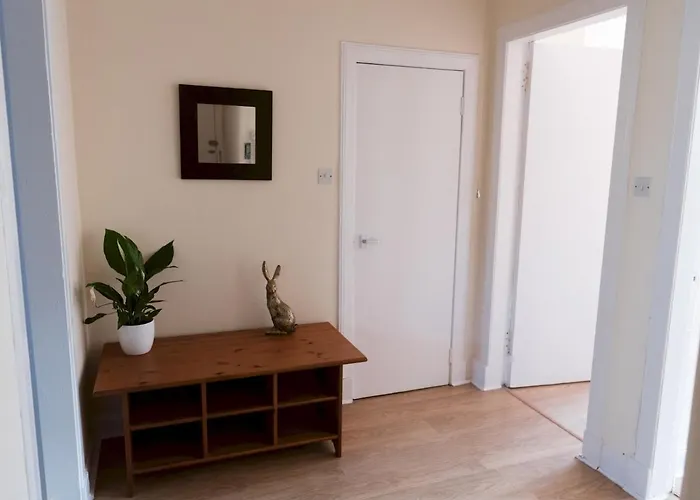 Bright 2 Bed Ground Floor Flat Next To Byres Road شقة