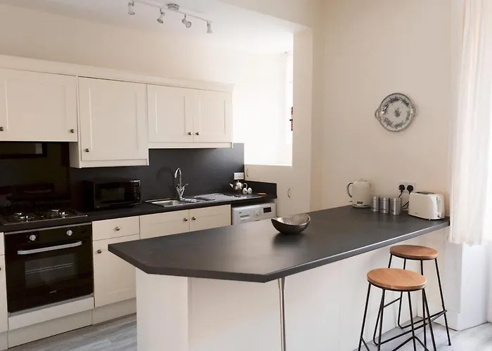 Bright 2 Bed Ground Floor Flat Next To Byres Road شقة *