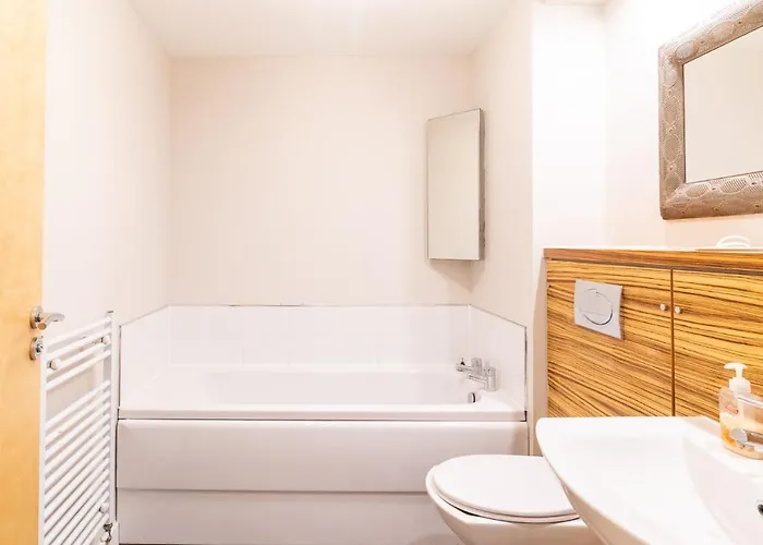 Luxury Riverview Centre *