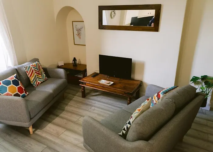 Bright 2 Bed Ground Floor Flat Next To Byres Road * غلاسغو