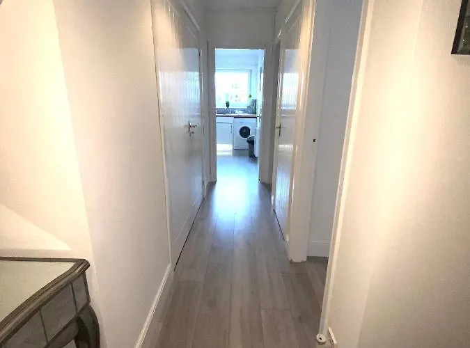 2 Bedroom At Secc Hydro Free Parking アパート グラスゴー