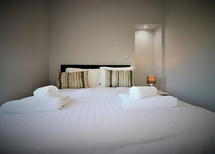 Signature - Greenlees Clubhouse شقة *