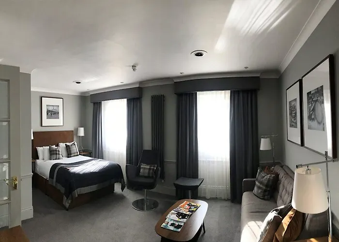 Hotel West By Compass Hospitality