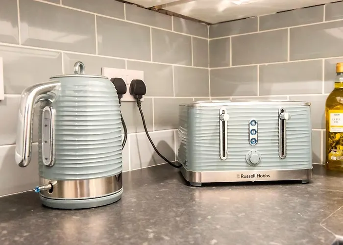 Pass The Keys Stylish 2 Bed In Heart Of West End *