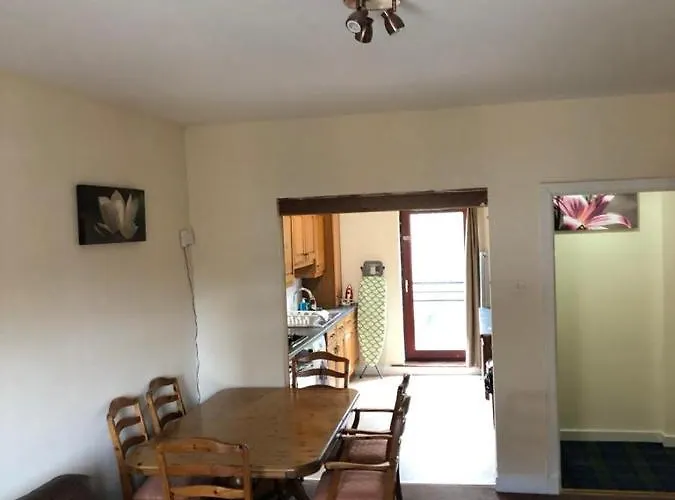 Carnarvon Street Centre *