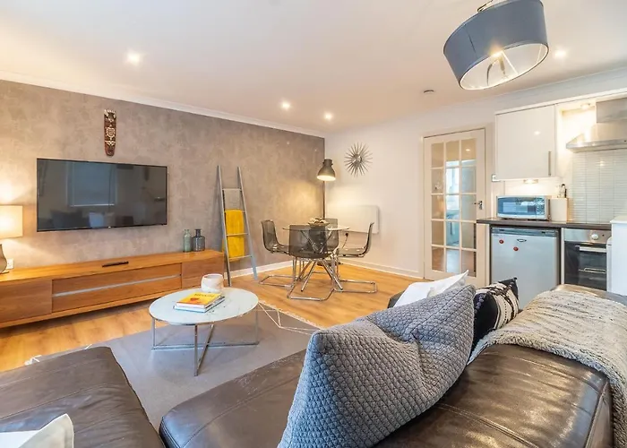 Merchant With Parking *