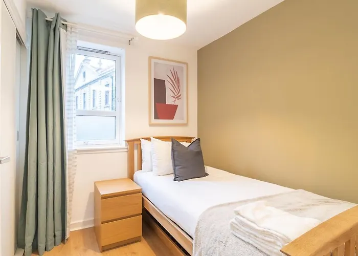 Merchant With Parking *