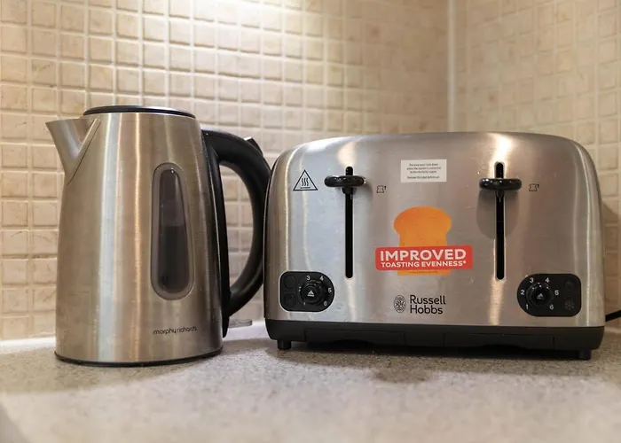 Apartment Modern 2 Bed Broompark/central Apt. With Parking *