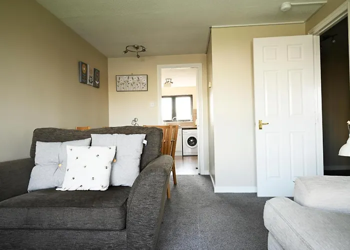 Arcview - Sec Hydro Two Bed Flat With Free Parking And Great View Γλασκώβη