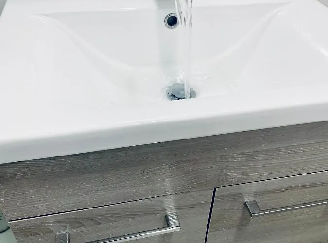 Centre Flat With River Views And Parking Daire