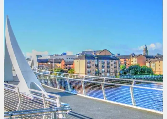 Daire Centre Flat With River Views And Parking Glasgow