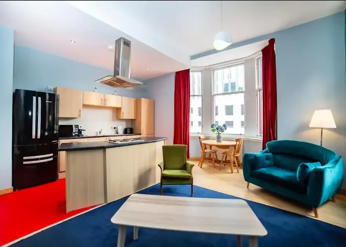 Renfield Apartment, Bright And Spacious