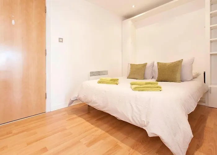 Executive 10th Floor Studio Flat *