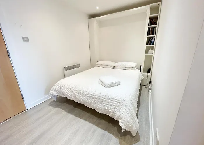 Executive 10th Floor Studio Flat *