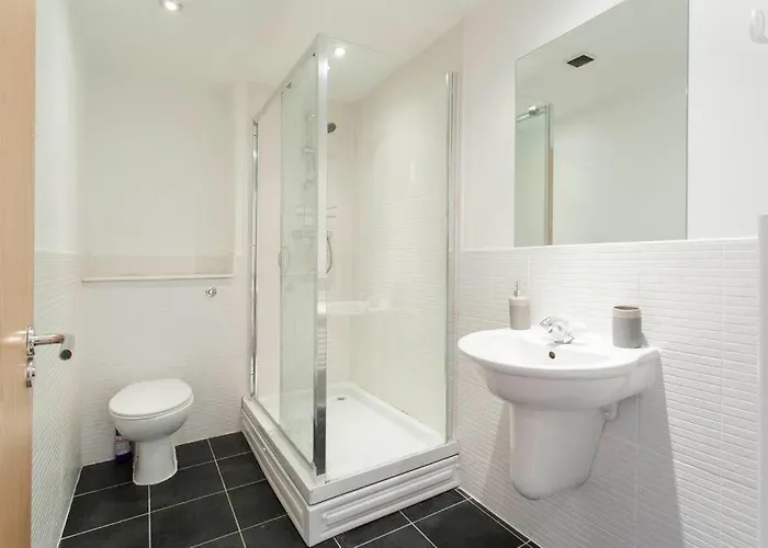 Executive 10th Floor Studio Flat *