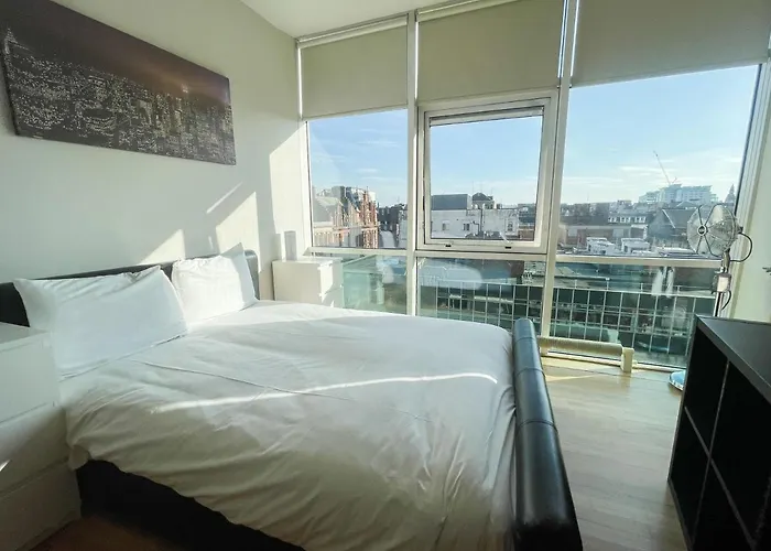 Centre 2-bed Parking Jacuzzi Bath Apartament *