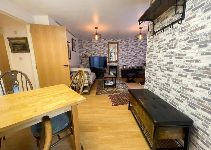 Kelvingrove 2 Bedroom - Private Parking