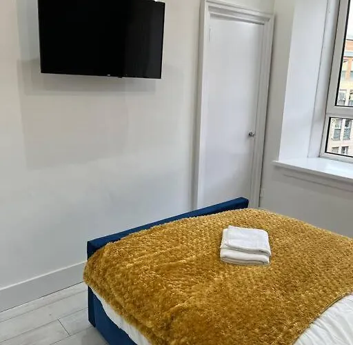 Cheerful 2 Bedroom Homely Apartment, Sleeps 4 Guest Comfy, 3x Double Bed, Parking, Free Wifi, Suitable For Business, Leisure Guest,glasgow, West End, Near Centre, Perfect For Common Wealth Games 2026 글라스고