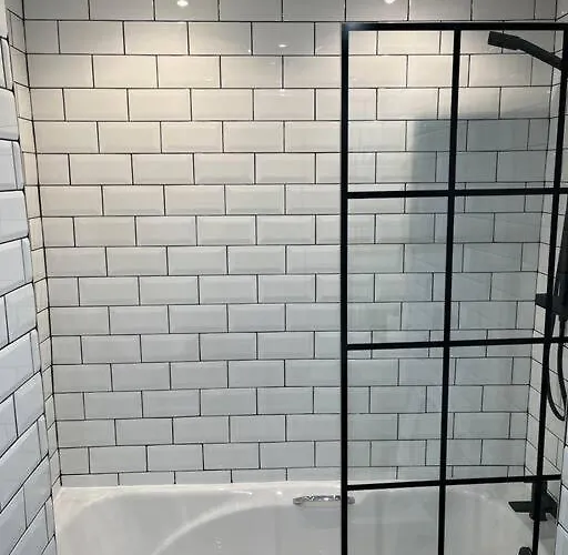 Cheerful 2 Bedroom Homely Apartment, Sleeps 4 Guest Comfy, 3x Double Bed, Parking, Free Wifi, Suitable For Business, Leisure Guest,glasgow, West End, Near Centre, Perfect For Common Wealth Games 2026 Glasgow