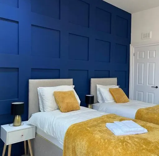 Cheerful 2 Bedroom Homely Apartment, Sleeps 4 Guest Comfy, 3x Double Bed, Parking, Free Wifi, Suitable For Business, Leisure Guest,glasgow, West End, Near Centre, Perfect For Common Wealth Games 2026 아파트 *