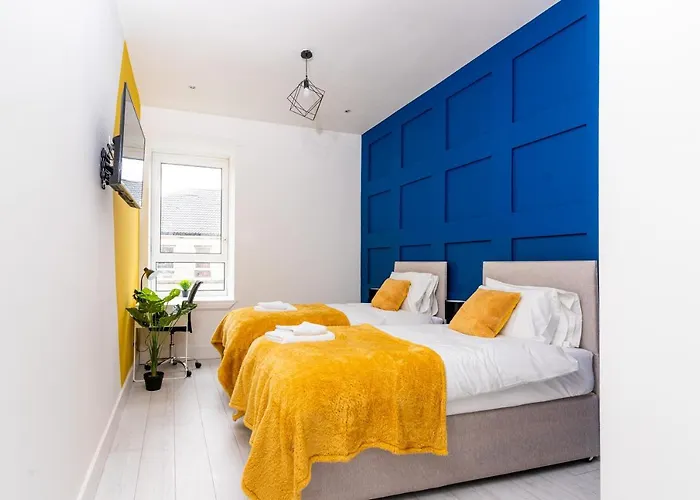 Cheerful 2 Bedroom Homely Apartment, Sleeps 4 Guest Comfy, 3x Double Bed, Parking, Free Wifi, Suitable For Business, Leisure Guest,glasgow, West End, Near Centre, Perfect For Common Wealth Games 2026 * Glasgow