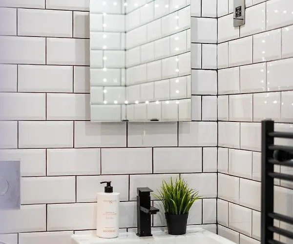 Apartman Cheerful 2 Bedroom Homely Apartment, Sleeps 4 Guest Comfy, 3x Double Bed, Parking, Free Wifi, Suitable For Business, Leisure Guest,glasgow, West End, Near Centre, Perfect For Common Wealth Games 2026 Glasgow