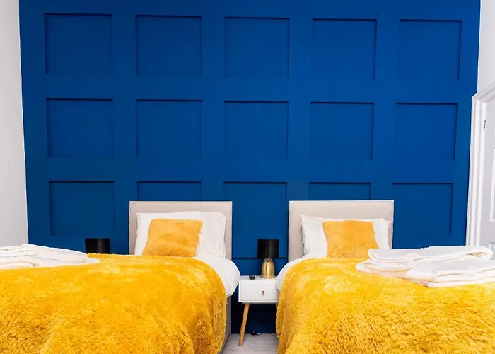 Cheerful 2 Bedroom Homely Apartment, Sleeps 4 Guest Comfy, 3x Double Bed, Parking, Free Wifi, Suitable For Business, Leisure Guest,glasgow, West End, Near Centre, Perfect For Common Wealth Games 2026 * 글라스고