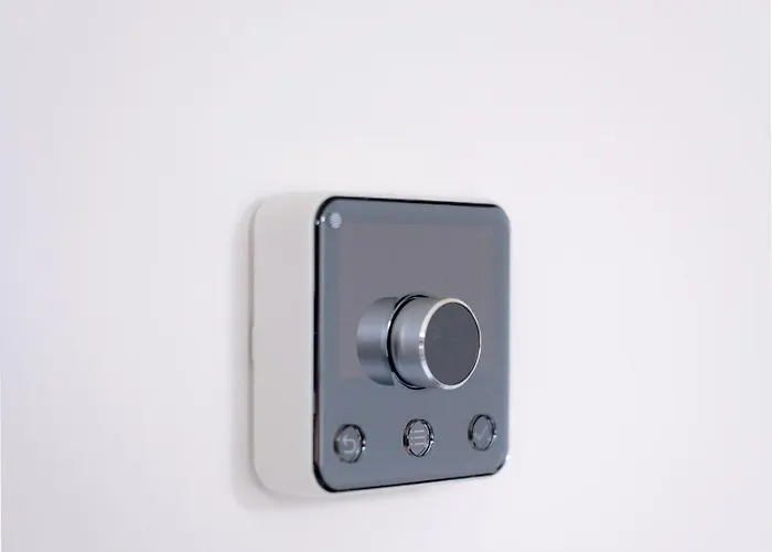 Cheerful 2 Bedroom Homely Apartment, Sleeps 4 Guest Comfy, 3x Double Bed, Parking, Free Wifi, Suitable For Business, Leisure Guest,glasgow, West End, Near Centre, Perfect For Common Wealth Games 2026 글라스고