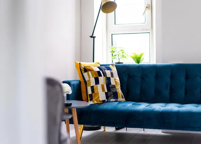 Cheerful 2 Bedroom Homely Apartment, Sleeps 4 Guest Comfy, 3x Double Bed, Parking, Free Wifi, Suitable For Business, Leisure Guest,glasgow, West End, Near Centre, Perfect For Common Wealth Games 2026 Apartman *