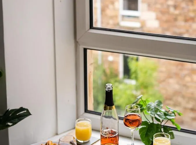 Cheerful 2 Bedroom Homely Apartment, Sleeps 4 Guest Comfy, 3x Double Bed, Parking, Free Wifi, Suitable For Business, Leisure Guest,glasgow, West End, Near Centre, Perfect For Common Wealth Games 2026 아파트 *