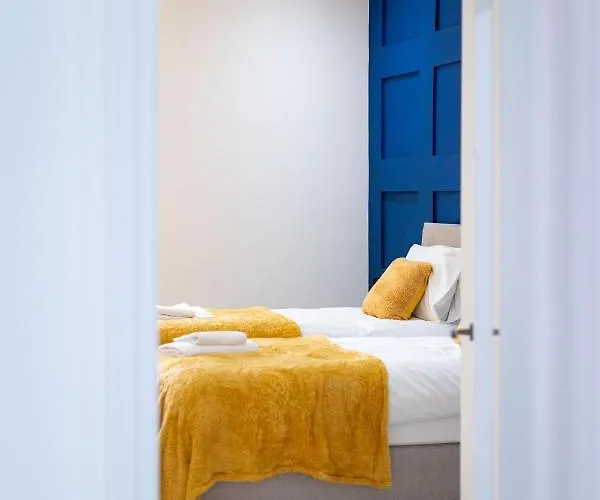 Cheerful 2 Bedroom Homely Apartment, Sleeps 4 Guest Comfy, 3x Double Bed, Parking, Free Wifi, Suitable For Business, Leisure Guest,glasgow, West End, Near Centre, Perfect For Common Wealth Games 2026 아파트 *